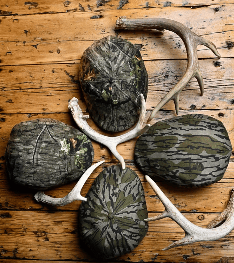🦌 Där tradition möter livlighet — Mossy Oak x Boston Scally Cap 🧢