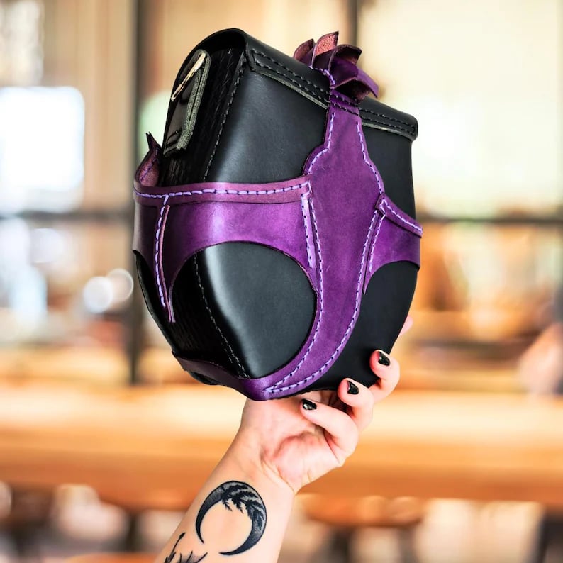 đ„BegrĂ€nsad upplaga! - đDragon Embrace axelvĂ€ska i naturlĂ€der (âšSamma som i videon)