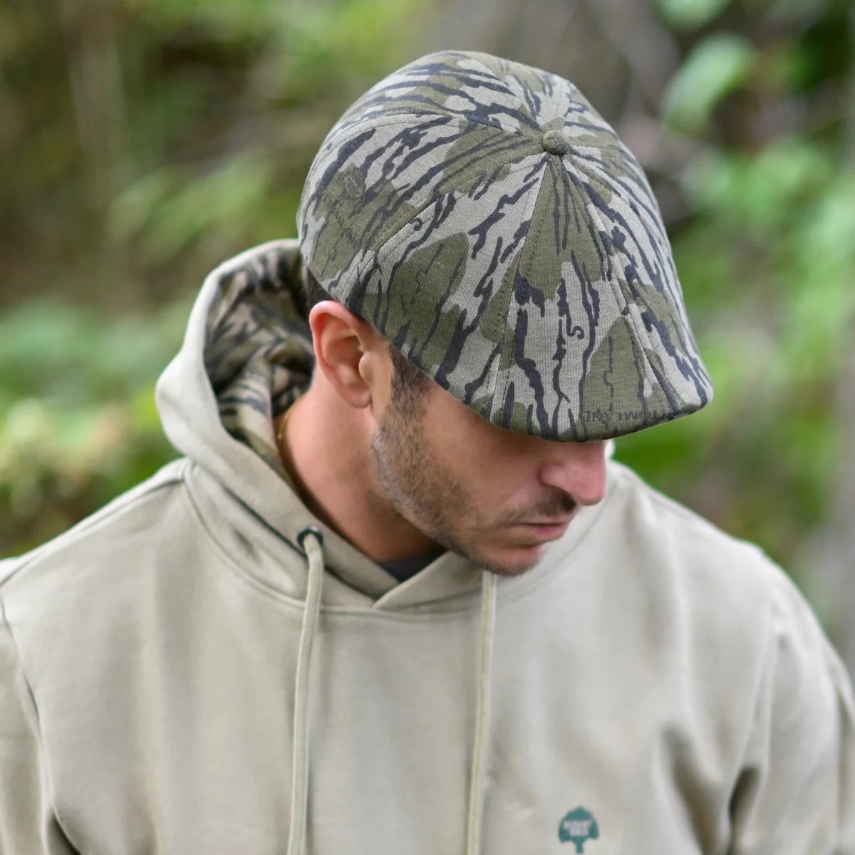 🦌 Där tradition möter livlighet — Mossy Oak x Boston Scally Cap 🧢